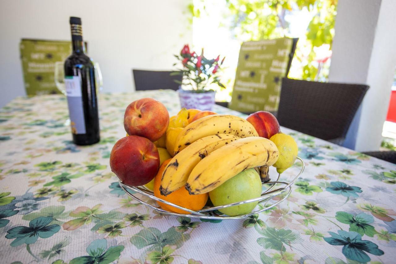 Obiteljska Kuca Za Odmor Futura Villa Milna  Esterno foto