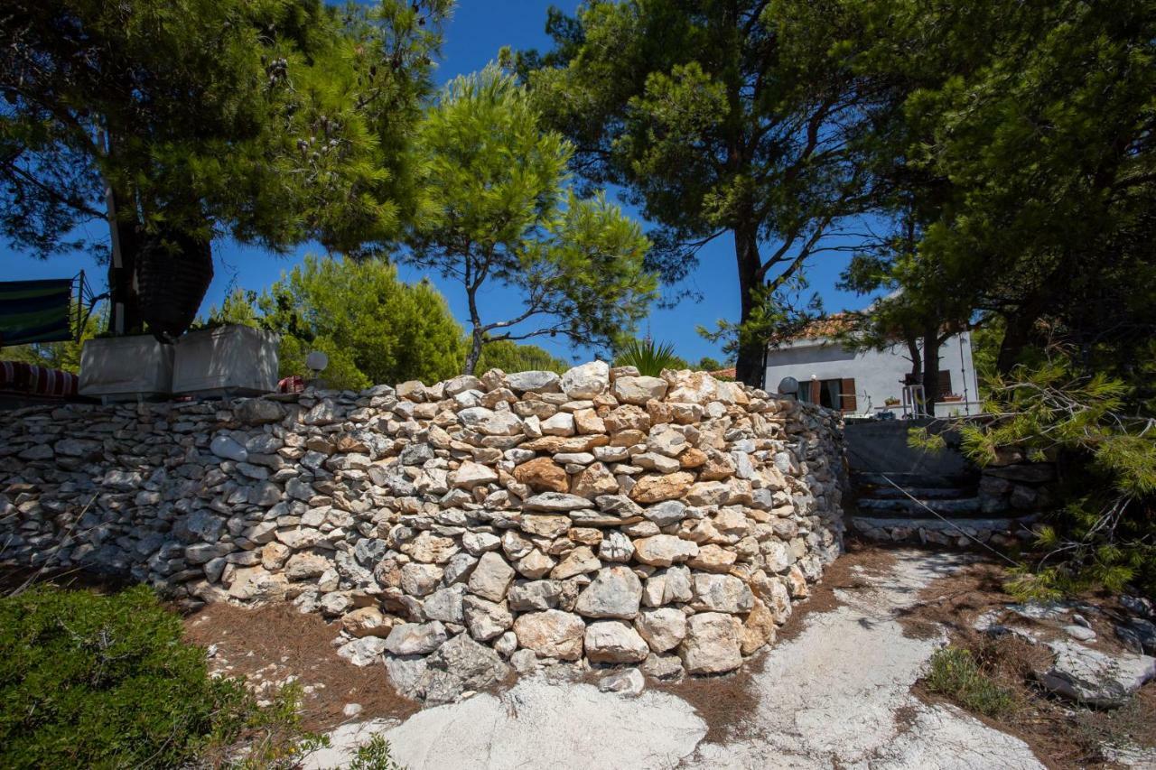 Obiteljska Kuca Za Odmor Futura Villa Milna  Esterno foto